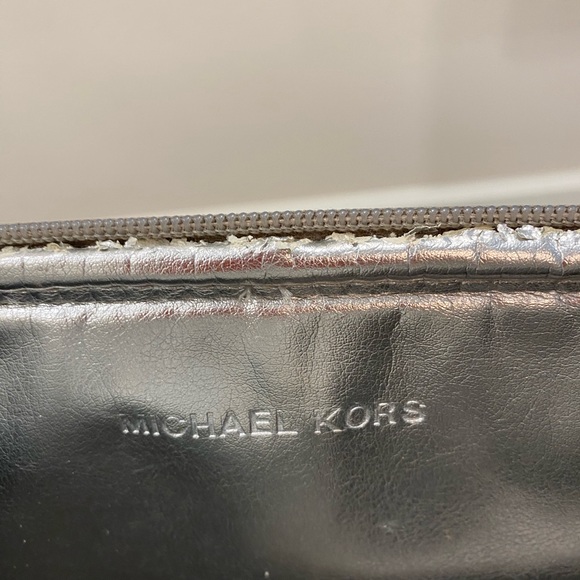 Michael Kors Gray Laptop Case! - Picture 8 of 8